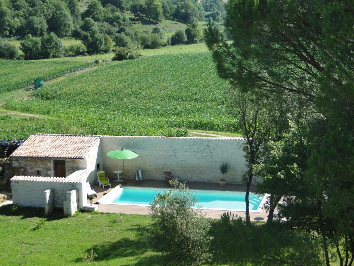 Gite Du Chateau De Pernan Avy Exterior photo